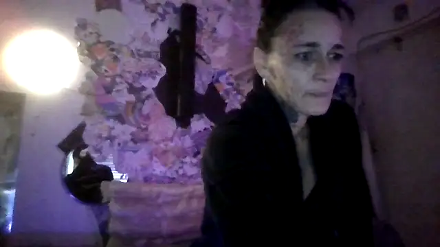 chaoticluvbug's cam snapshot