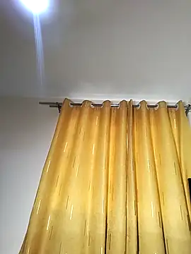 Hugemassivebootie live sex cam