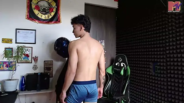 Mr_Lollipop77's cam snapshot