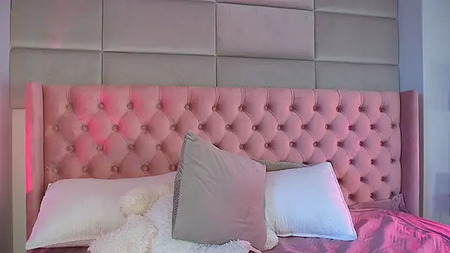 KatiaFinesse live sex cam