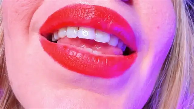 HotTiffani's cam snapshot