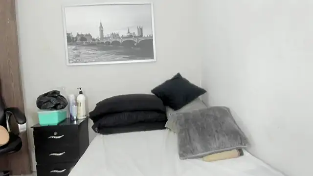 Cheryl_JONES's cam snapshot