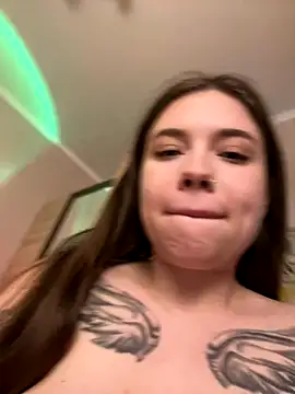 Vikki_toriya live sex cam