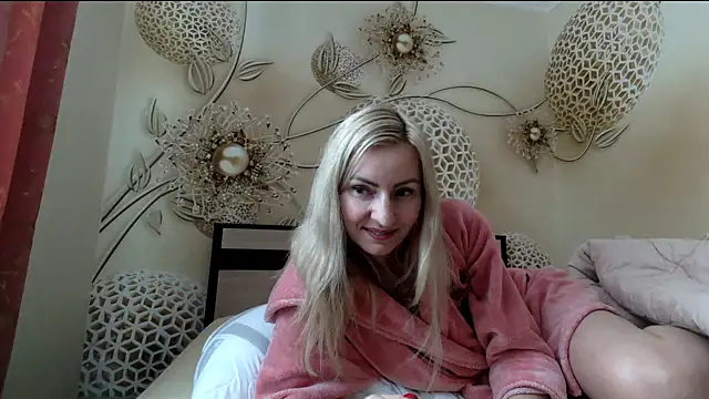 Yourrealgirl's cam snapshot