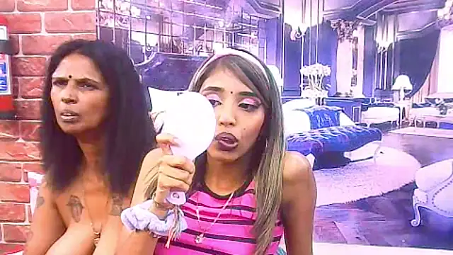 IndianSexySlender live sex cam