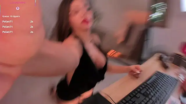 RoxanneHill_'s cam snapshot