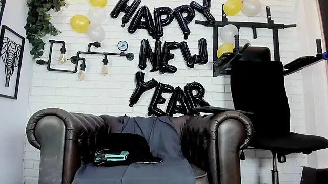 ItaloMoore live sex cam