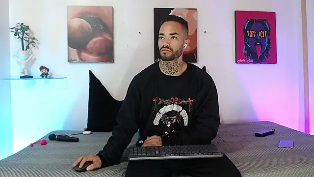 SophieFoxx17 live sex cam