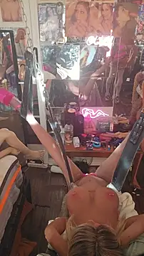 luvs2cumm69 live sex cam