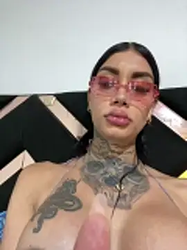 Zaratattoox live sex cam