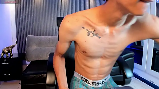 Aaron_Scoot live sex cam