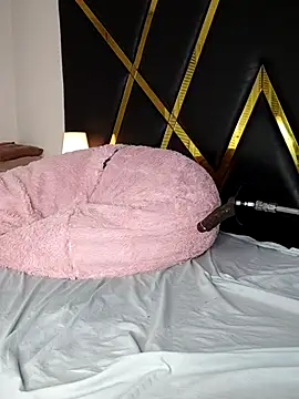 LunaaCurly live sex cam