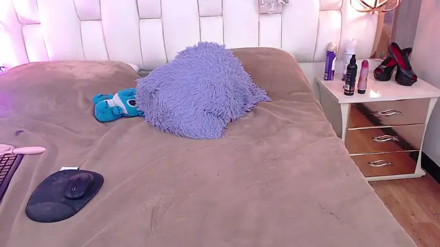 Foxxy_Doll live sex cam