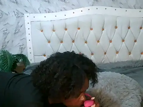 ebony_lifestyle's cam snapshot