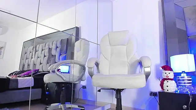 zinnia_mosley's cam snapshot