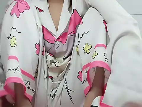 Tuyet696 live sex cam