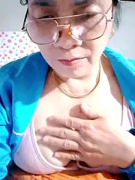 small-house123's cam snapshot