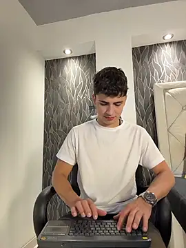 AdrianRinaldi live sex cam