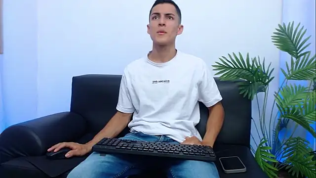 Matiius18 live sex cam