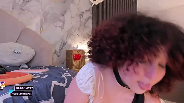 Katemoss70 live sex cam