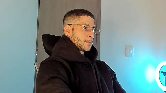 _jamesleandros1 live sex cam