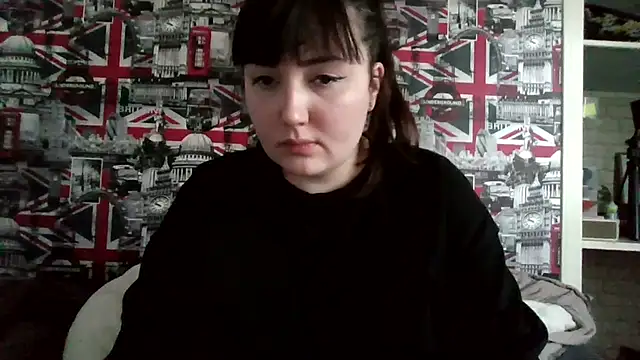 Lynylou live sex cam