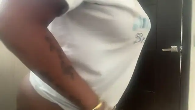 ChocolateCakeQueen live sex cam