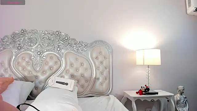 naughty_flower18's cam snapshot