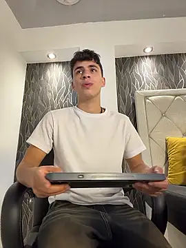 AdrianRinaldi live sex cam