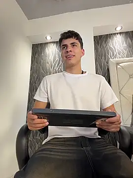 AdrianRinaldi live sex cam