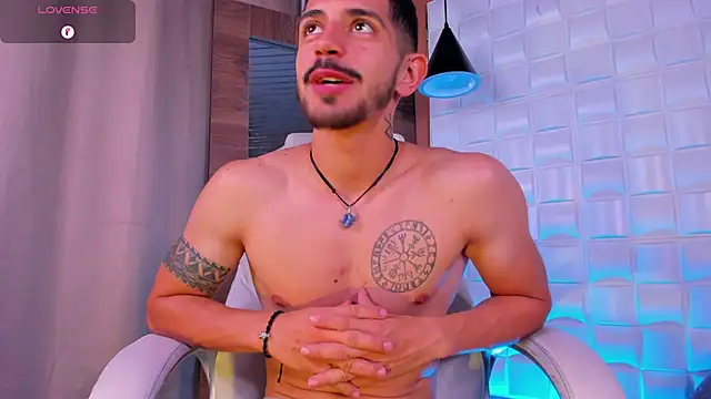 AlejandroStormm live sex cam