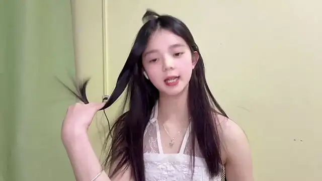 Nicole-13 live sex cam