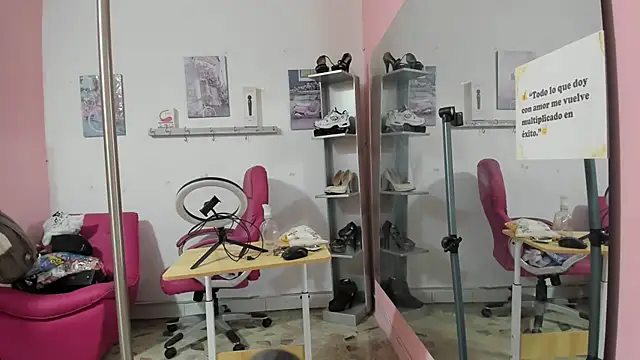 CAMILA--REY live sex cam