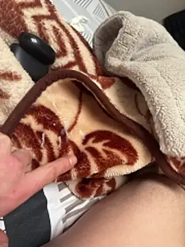 Crevette311 live sex cam