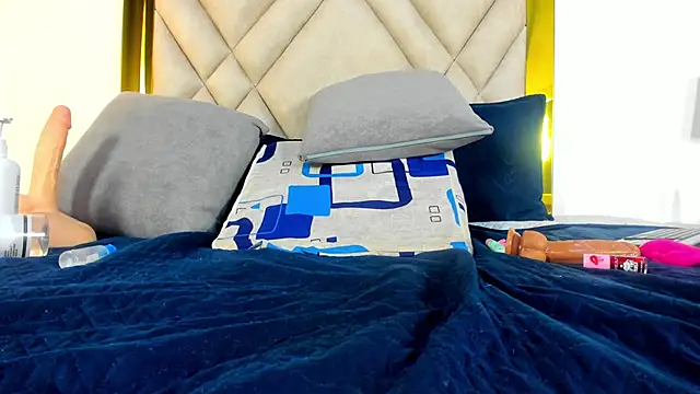 alana_hiltonn's cam snapshot