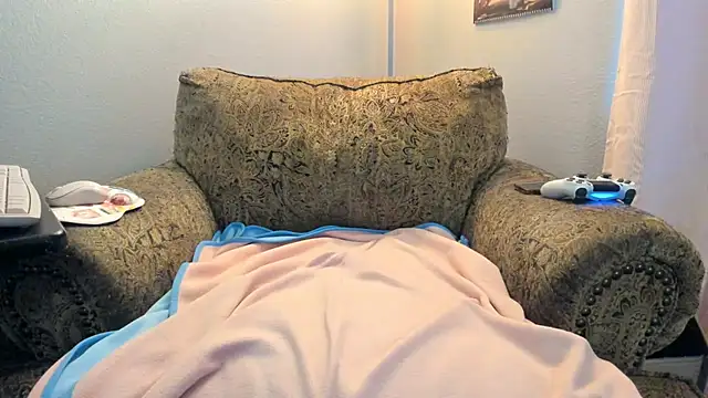 cute_aggro_gamer_girl's cam snapshot