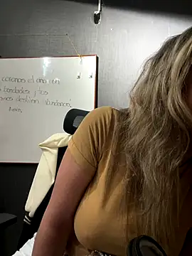 Isabella_Varella's cam snapshot