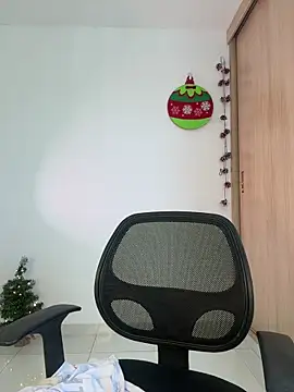 LauraCatalina live sex cam