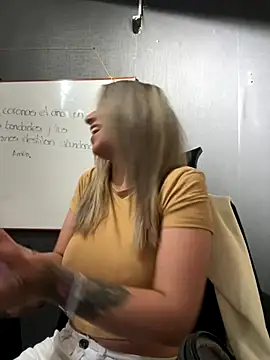 Isabella_Varella's cam snapshot