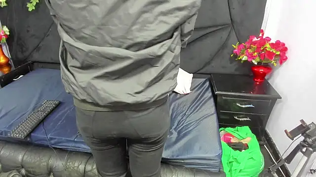 AnalNaugthy's cam snapshot