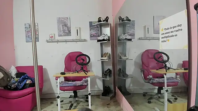 CAMILA--REY's cam snapshot