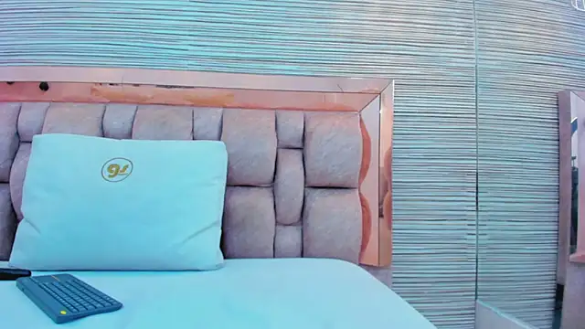 kathia_dumons's cam snapshot