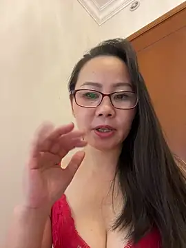 lily-mm live sex cam