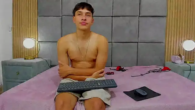 ChanellandMax's cam snapshot