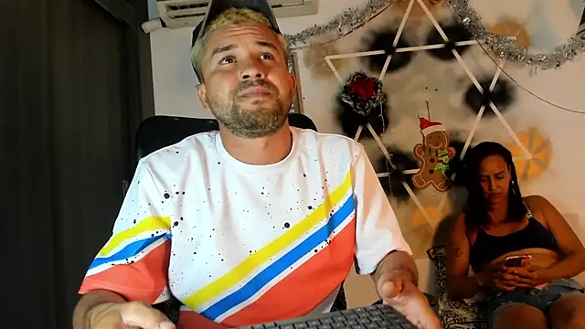 StephaniaAndRandy's cam snapshot