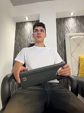 AdrianRinaldi live sex cam