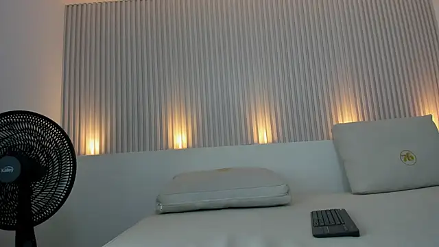 sarah_borch's cam snapshot