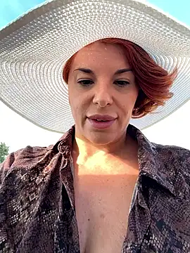 Selvaggia_official83's cam snapshot