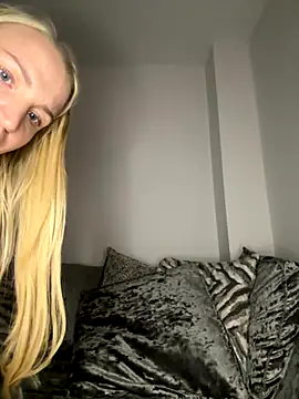 BootyQueenApril's cam snapshot