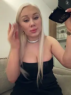 LaraHollywood live sex cam